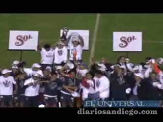 Los Rayados se llevaron la copa del Torneo Apertura 2009 con un contundente triunfo, mismo que los jugadores aseguran fue con ayuda de Antonio De Nigris.