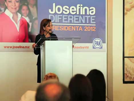 Josefina V�zquez Mota, precandidata del PAN a la Presidencia de la Rep�blica, dialoga con ciudadanos de Nuevo Le�n sobre sus propuestas en materia de econom�a y educaci�n.